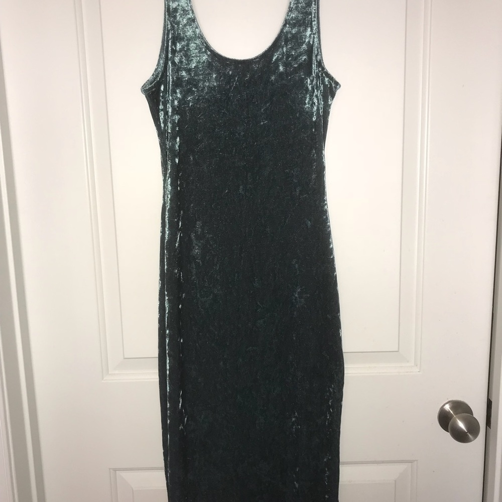 Dresses - Picture 4 of 8